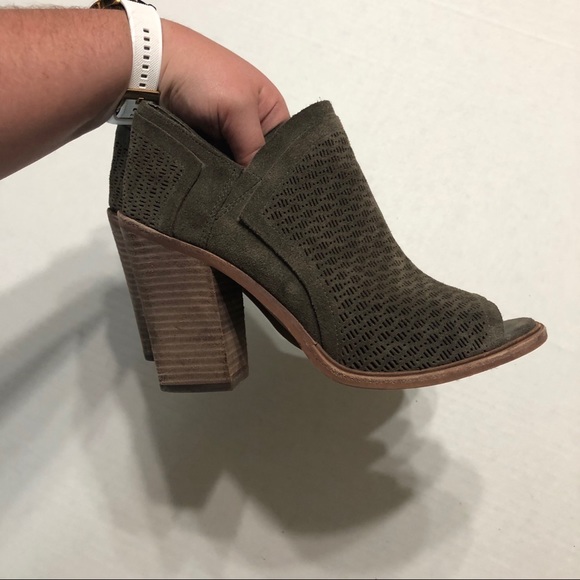 Vince Camuto Tornado 01 Karini Booties - Picture 11 of 13